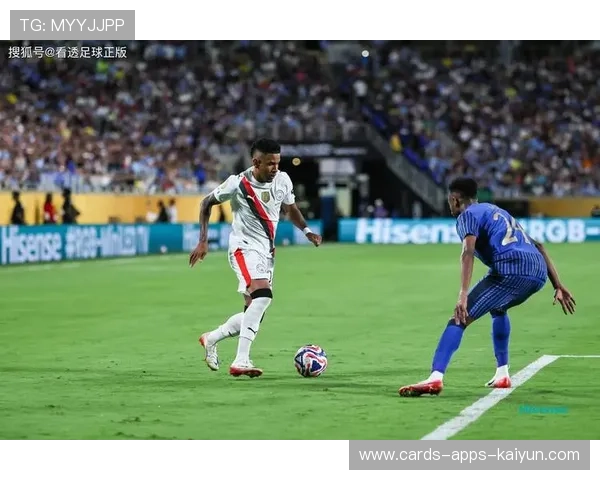 足球门将最后一秒神扑救命，感动全场的瞬间续写传奇