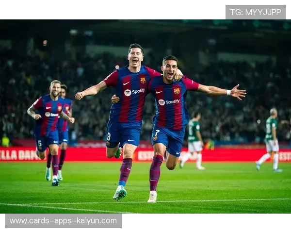 巴萨反越位配合完美，莱万补射擦网入网