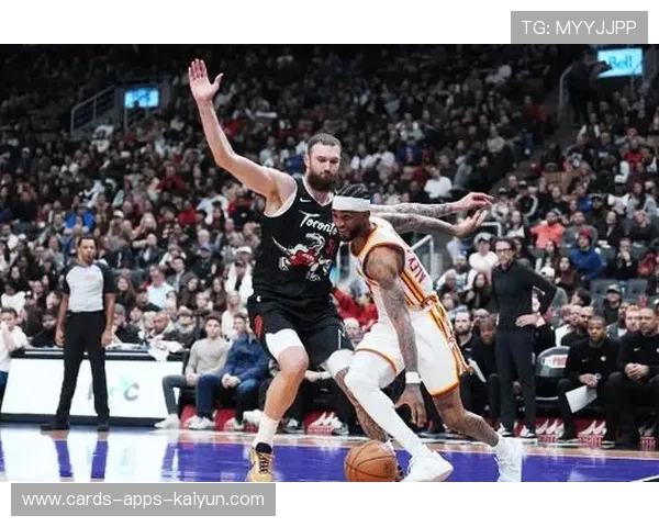 劳里弧顶三分稳稳入袋，猛龙在主场掌声如雷