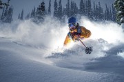 球员赛中临时伤病处理后续康复联络人名单公布，受伤球员接受治疗完毕准备入场